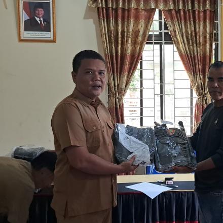 Album : PENYERAHAN SERAGAM LINMAS